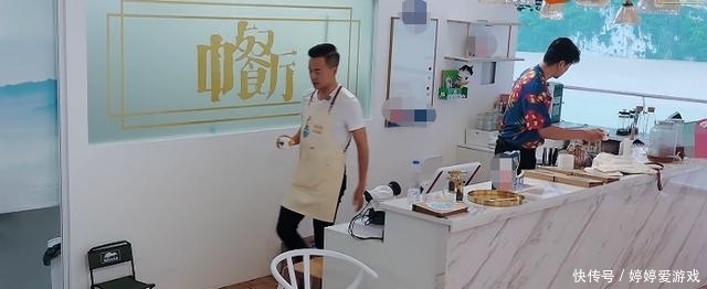 衣物|赵丽颖《中餐厅》暴露生活坏习惯,多次晚起床,房间邋遢衣物乱放