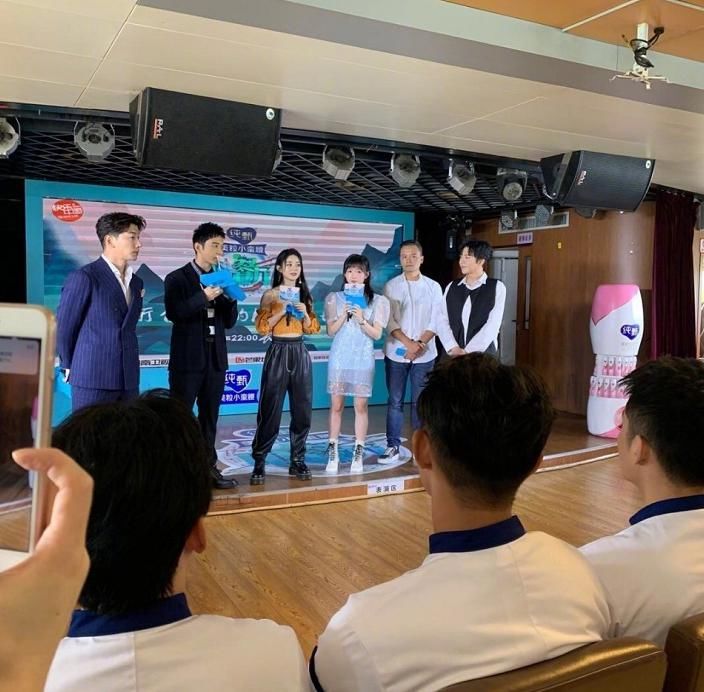  嘉宾|《中餐厅4》首发嘉宾太惊喜！大长腿的他加盟，赵丽颖说话都要仰头