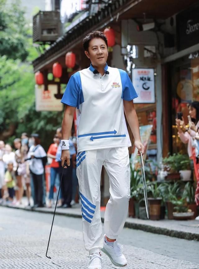  全场|元气满满的哥哥全场MVP是化妆师吧？你认得出来这是蔡国庆？