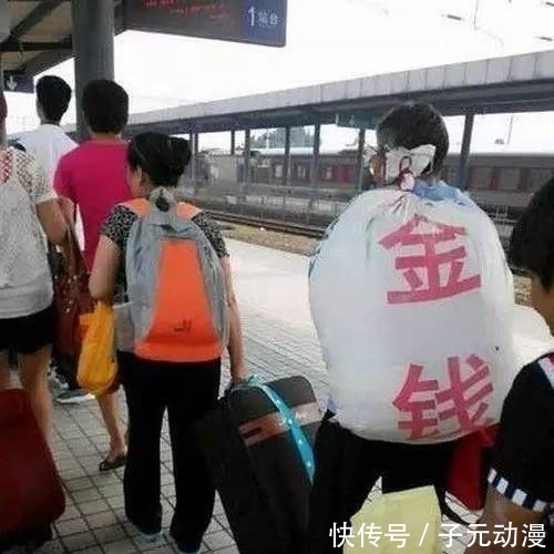 GIF|搞笑GIF:大叔,你这袋子太明显了吧