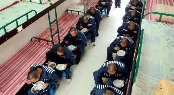 无期徒刑|被判“无期徒刑”的人，每天在监狱里做什么？