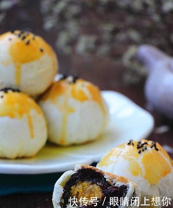  幸福|蛋黄酥，一口都是幸福！