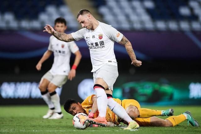  励志|刘震理有多励志？鲁能坐4年板凳，中超0出场，如今扑接数中超第二