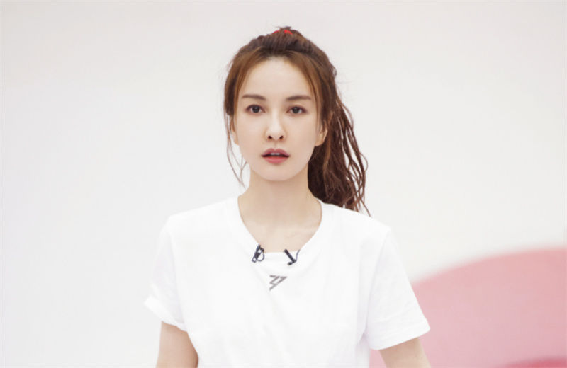  吴昕|姐姐冲浪榜公布新排名，张含韵喜爱值高，吴昕难得人气优秀