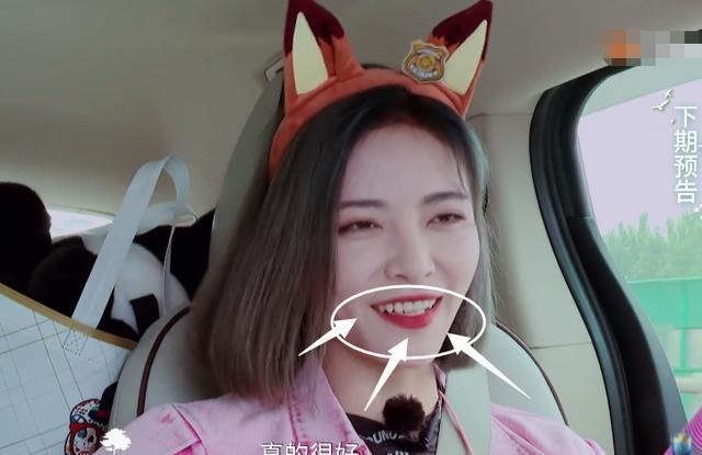  嘴唇|许佳琪谢可寅录节目变吃货，瞧见她们吃饭时嘴唇，真吃假吃很明显