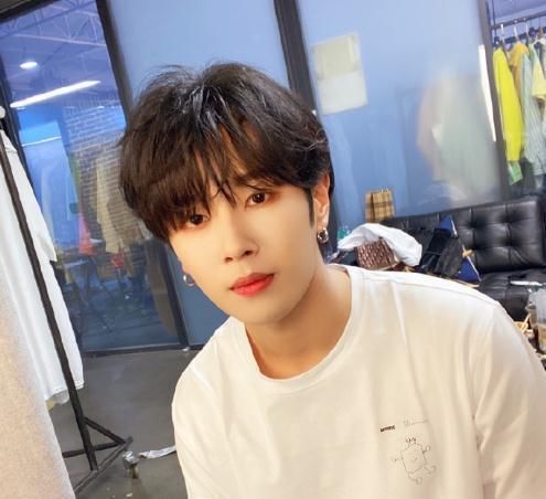  运气|实力不如蔡徐坤运气不如杨超越，还黑脸摔话筒、争番位你想怎样？