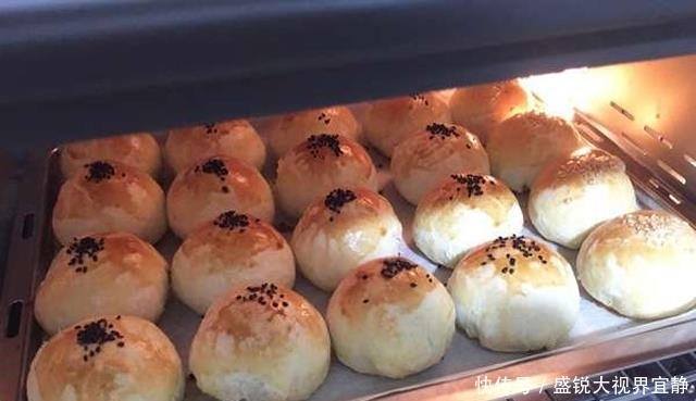 做法|如何做出口感酥脆,层次分明的蛋黄酥,配方和做法分享给你