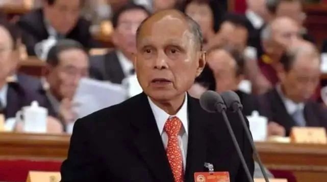  李嘉诚|何鸿燊给水立方捐了1个亿，霍英东捐了2个亿，李嘉诚捐多少呢