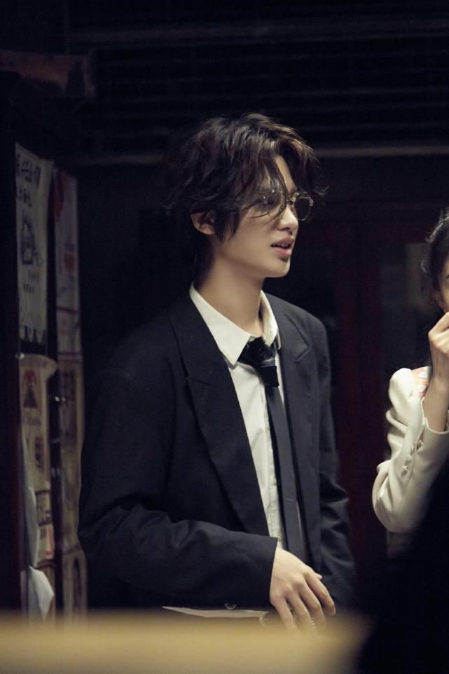 黄明昊|《密逃》同和杨幂站一起,邓伦黄明昊被吓后的反应太避嫌