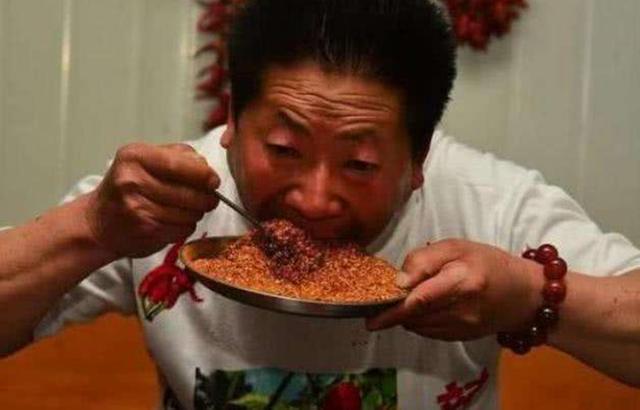 吃辣椒|“中国辣王”李永志,不听医生劝阻每天吃5斤辣椒,后来如何?