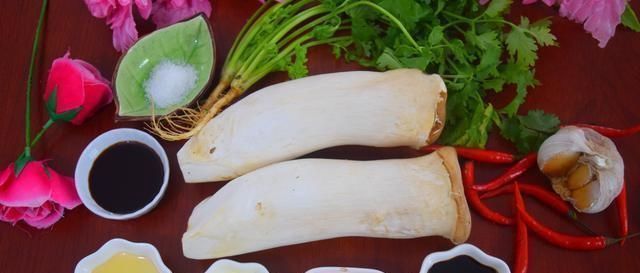 美食教程|杏鲍菇别炒着吃,教你新吃法,不炒不炖不做汤,上桌就扫光,香