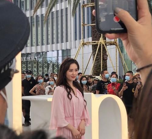  阻止|尴尬2.0！刘诗诗活动被错叫成刘亦菲，周围还爆发哄笑无人阻止