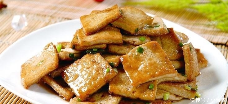 油锅|煎豆腐时, 不要直接下油锅, 多加这一步, 煎的豆腐不碎不粘锅!