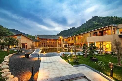 莫干山景区|孩子景区撒尿，亲妈被推下悬崖——索赔150万，推人者要分期付