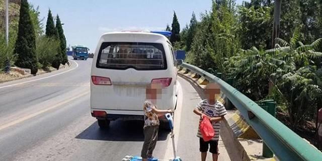  角度|最怕孩子马路上乱跑，公交车盲区实验，让你用司机角度看看多危险