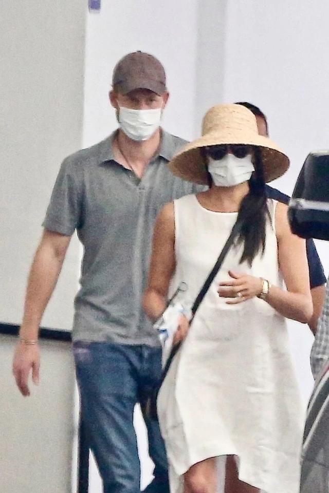 美国生活|哈里愈发憔悴,被曝得幽闭症穿着邋遢似路人,梅根仍是我行我素