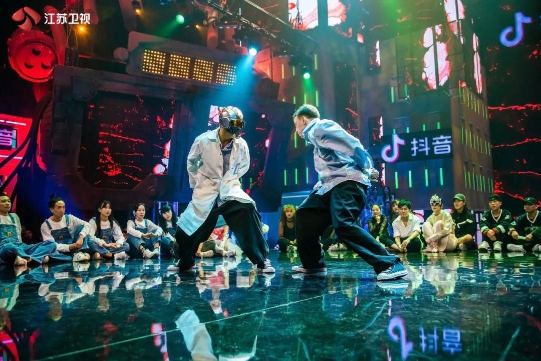  糖果炮弹|《蒙面舞王》强强对决，“调皮蛋”守擂成功！