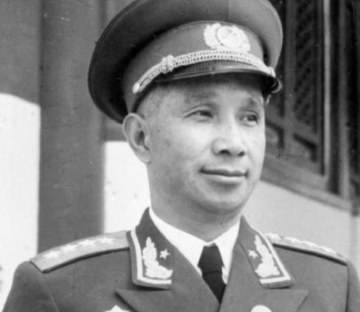 粟裕|都知道粟裕三让元帅,其实他还是位“神枪手”,曾三枪击退敌军