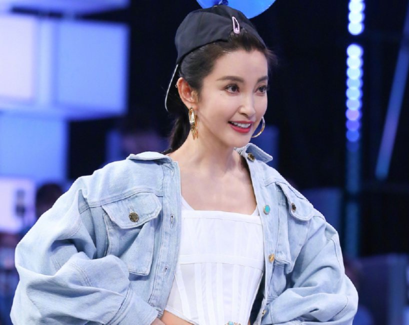  同台|赵丽颖李冰冰同台，杜华当面却只夸赵丽颖，李冰冰的反应看出情商