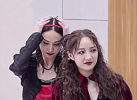  张萌|孟佳被淘汰意难平，却意外成为最大赢家，张萌黄圣依变靠山