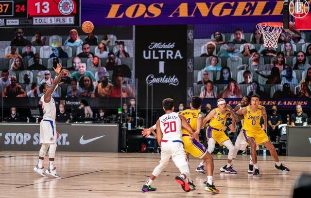  图集|科怀大战勒布朗！快船官推晒两队上半场比赛现场图集