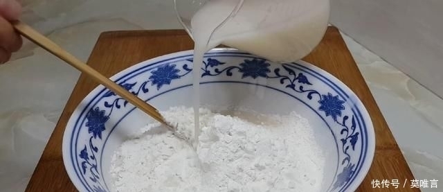 简单|我家面粉从不蒸包子,这样做比油条馒头都简单,一次做九个不够吃