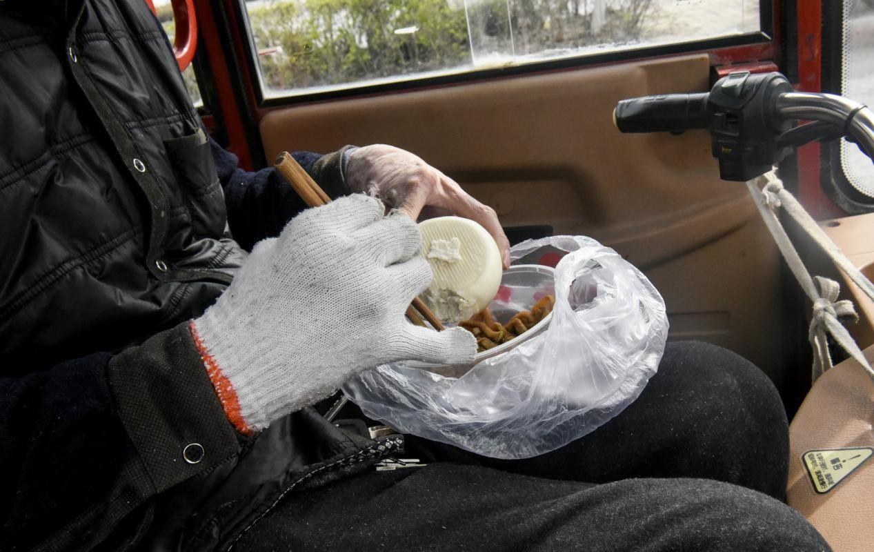  容貌|男子火中勇救2人曾获荣誉无数，帅气容貌被毁不敢见人