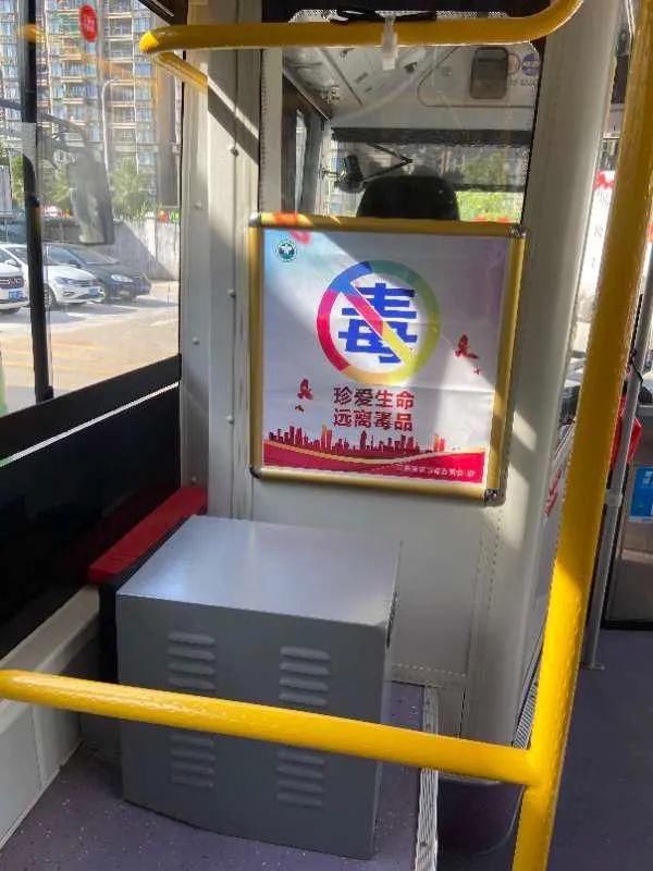 宣传|江东新区禁毒办利用公共设施宣传，努力实现禁毒宣传无死角