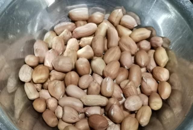  好喝|教大家做一道美味的花生莲藕猪骨汤，非常简单，好喝到一滴不剩
