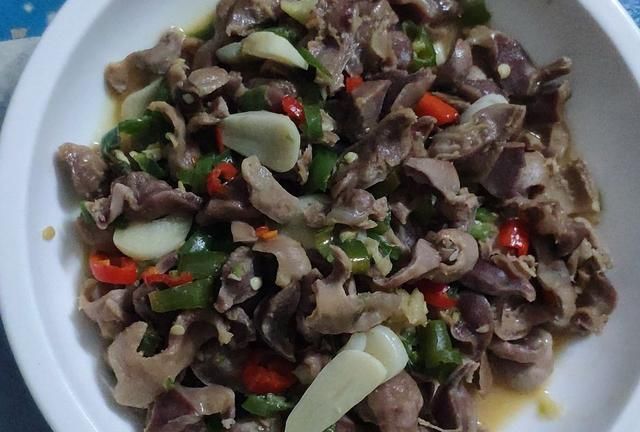  回来|女儿打暑假工，说晚上回来吃饭，炒了个她百吃不厌的菜。