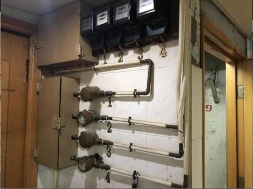  上观|上观直击香港|走进疫情大暴发下的香港劏房，看到底层市民令人痛心的一幕