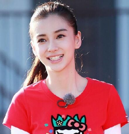  常在|化妆师爆料Baby口红沾牙发内幕，为何常在跑男出现，在其他节目却不会？