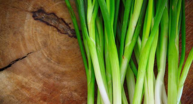 过多食用|原来保存大葱这么简单,不干不空心,轻松放半年都新鲜,随吃随取
