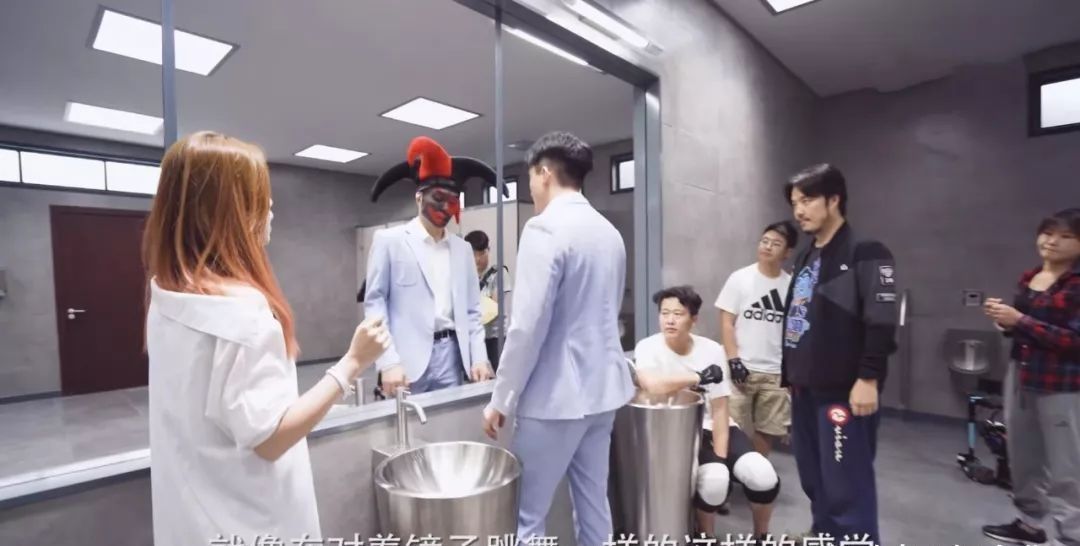 创新|《爱5》韦正求创新,可苦了娄艺潇,一套衣服换30多遍,累到手抖