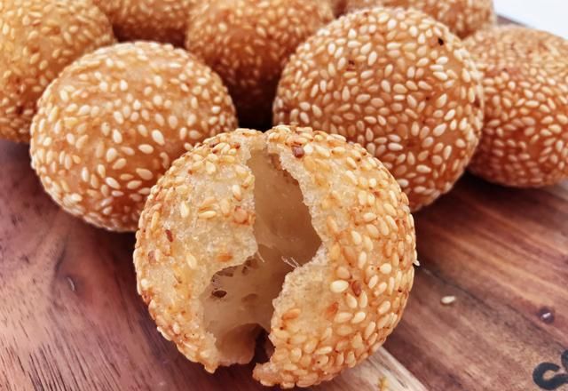  个个|炸麻团的秘诀，不加泡打粉也能个个空心，不开裂不塌陷，简单好吃