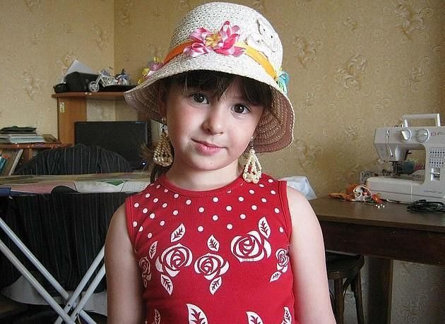 惨遭杀害|离异母亲投奔男网友致两个女儿惨遭杀害，得知真相后当即精神失常