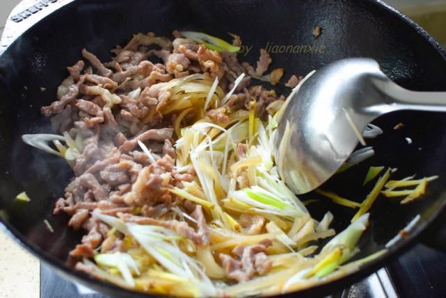  开胃|三伏天没食欲，试试这道菜，酸香开胃，比鱼香肉丝还抢手