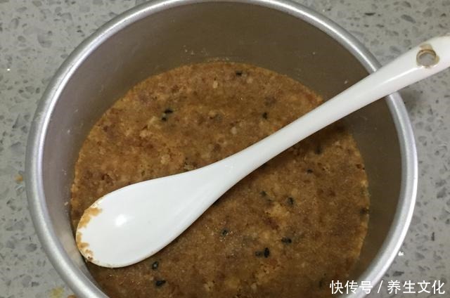 草莓|这蛋糕无需烤箱就能做，香甜嫩滑，入口即化，新手一次成功