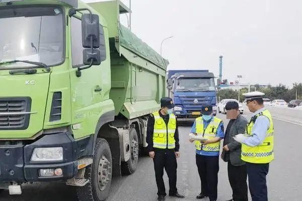 城阳|超限、超载、冒黑烟……城阳多部门联合整治，严厉打击车辆违法运输行为