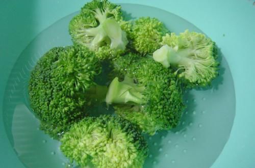  孩子|西蓝花与它搭配，平底锅一烙就完事，营养简单，孩子爱吃这早餐