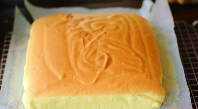 用刮刀|按照这个配方做的古早蛋糕,不塌陷,不开裂,像棉花一样柔软Q弹