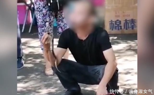  演示|男子为证明所卖药酒解蛇毒，自带眼镜王蛇演示，结果被咬伤身亡！