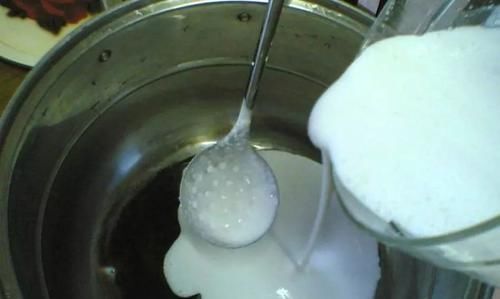 凉虾|把面粉倒进滚水里煮,10分钟后,全家人连说太神奇了,我连吃了2碗!