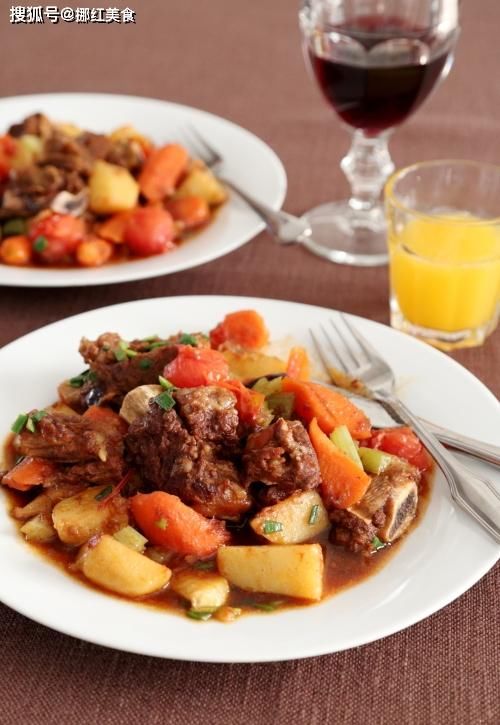 鲜香|炖牛排骨千万别焯水，乱用香料，这方法简单好用，软烂鲜香！