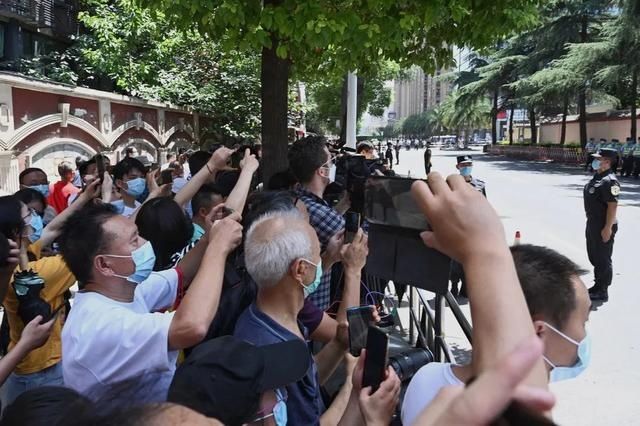  推门|美驻成都总领馆关闭后，“门都没锁推门就进”