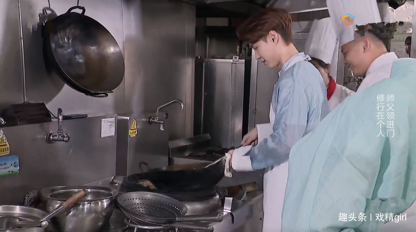 勺子|《极挑5》热巴无故“消失”将近1小时,用张艺兴吃过的勺子吃饭