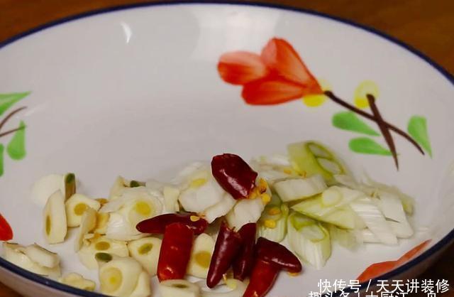 好吃|茄子搭配土豆原来这么好吃,我家一周做6次,刚上桌就被抢光了