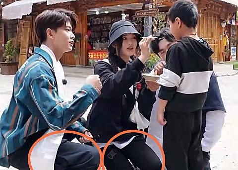  超越|有种“不做作”叫杨超越，其他嘉宾蹲着看孩子吃饭，唯独她有自己的想法