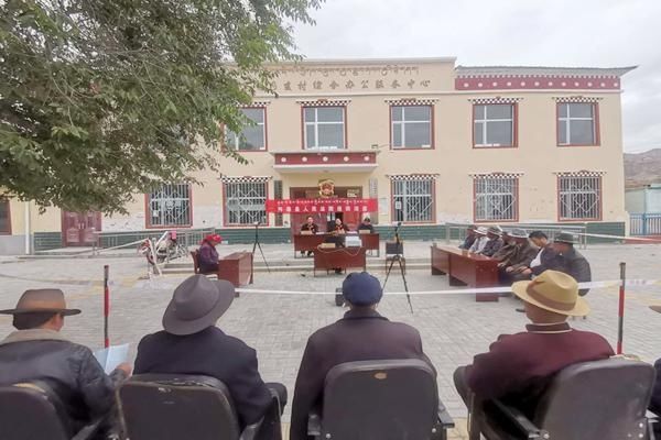 现场|巡回法庭进乡村 现场审理土地纠纷案