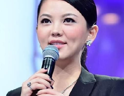 无差|李湘亲妹妹曝光，和姐姐的奢侈生活形成反差太大，完全和农妇无差